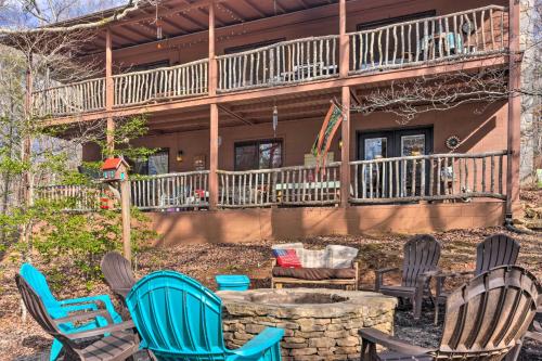 'Joshua’s Lodge' w/ Hot Tub + Mountain Views!, Franklin