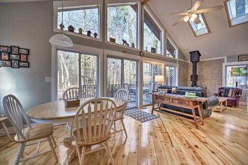 Cozy Anglers Hideaway about Half Mi to Lake Michigan! in Montague, USA