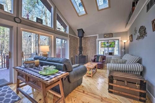 Spacious Family Escape Walk to Lake Michigan! in Muskegon