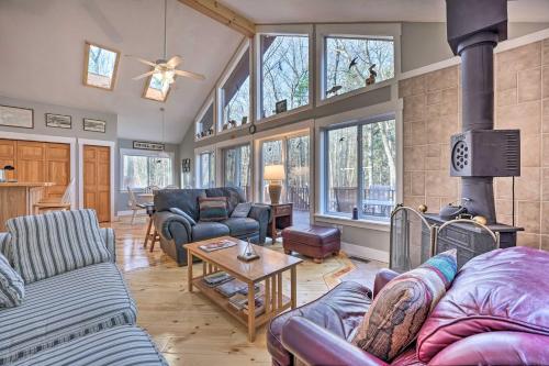 Cozy Anglers Hideaway about Half Mi to Lake Michigan! in Montague, USA