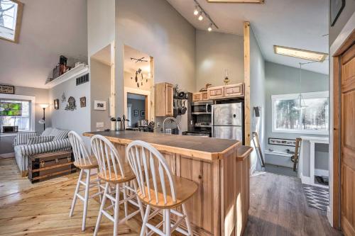 Spacious Family Escape Walk to Lake Michigan! in Muskegon
