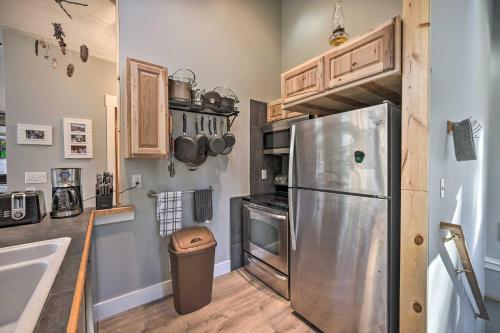 Cozy Anglers Hideaway about Half Mi to Lake Michigan! in Montague, USA
