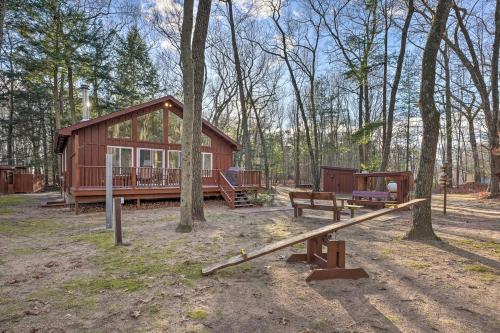 Spacious Family Escape Walk to Lake Michigan! in Muskegon