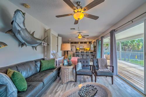 Withlacoochee River House with Dock and Kayaks! in Yankeetown, USA