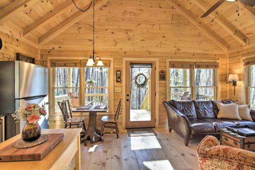 Couples Getaway Cabin by Hiking and Waterfalls!