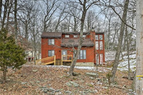 Charming Poconos Abode with Gas Grill and Fire Pit!