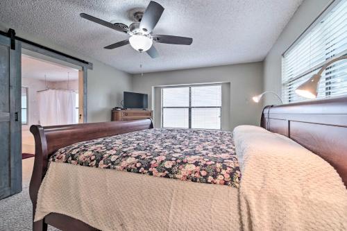 Lake Livingston Hideaway with Dock and Gas Grill! - image 8