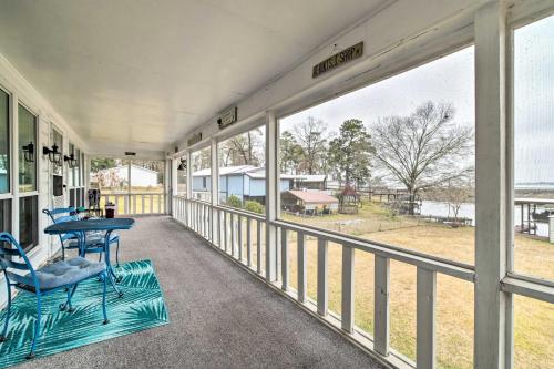 Lake Livingston Hideaway with Dock and Gas Grill!
