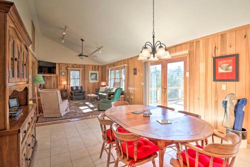 Cozy Hilltop Hideaway 10 Mi to Natl Forests - image 3
