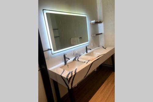 3E-*New* Apt -5 min from Downtown, 3E, Sleeps 6 in Pittsburgh, USA