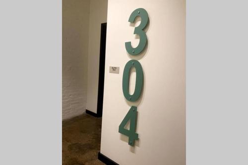 3E-*Renovated* 5 min to UPMC Shadyside, sleeps 6 thumb 4
