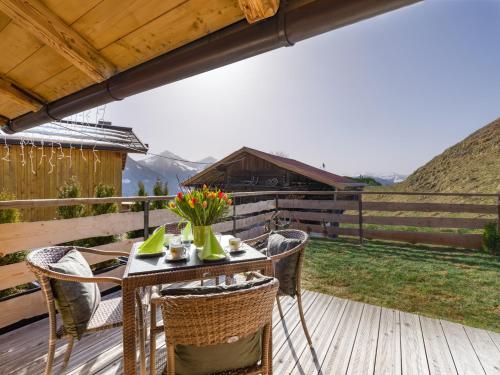 Erkély/terasz, Chalet Hüttenzauber (Chalet Huttenzauber) in Rattenbach