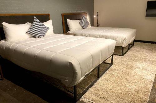 3E-Spacious 2 bedroom in Oakland, sleeps 8, Питтсбург