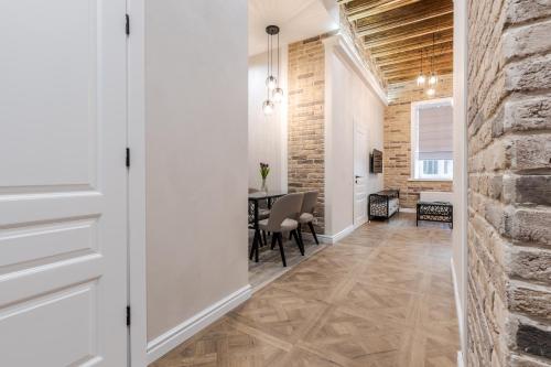 Rynok Square apartment 2 - image 5