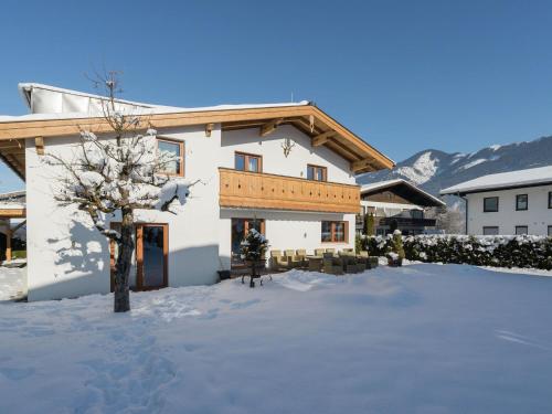 Luxury Chalet near Ski Area in Zell am See