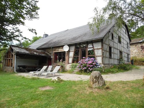  Well kept gite short distance from the river and forest, Pension in Stoumont
