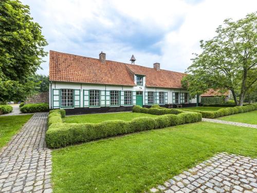 Beautiful farmhouse in Beernem with big garden