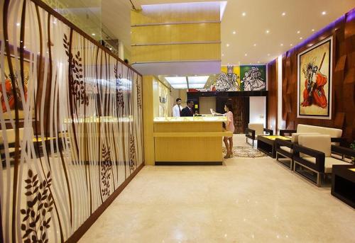 Entrance, Hotel Hilarity Inn in Sirumathur