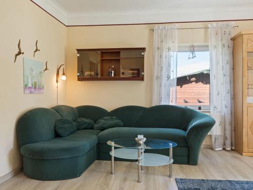 Elegant apartment with garden in Gingst