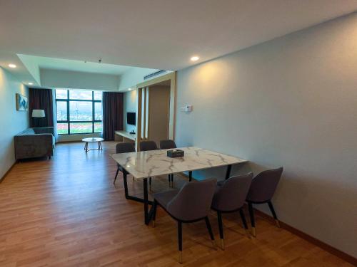 Family Room City View image 4