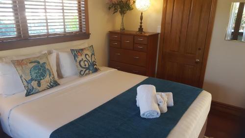 Guestroom, Seaport Village in Russell