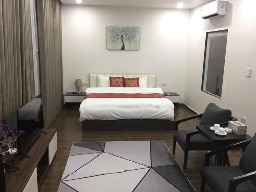 THE SUN HOTEL