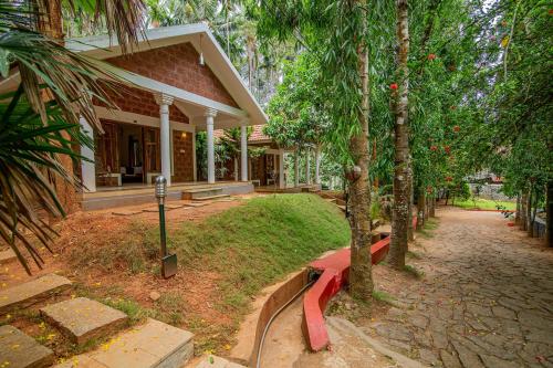 Buitenkant, Orchid Trails Resort in Cheeral