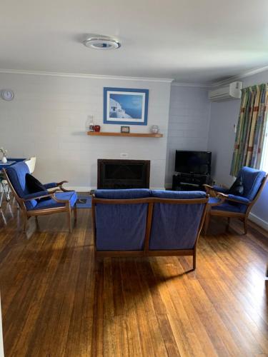 . Orford Prosser Holiday Units