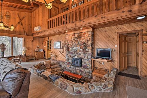 Eagles Nest - Baraboo Cabin on Wisconsin River! in Baraboo, USA