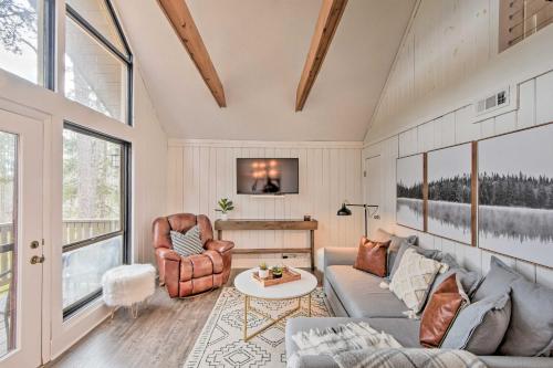 . Designer Retreat with Pool, Golf and Beach Access!