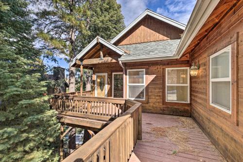 Bears Den Cabin with Fenced-In Yard 5 Mi to Lake
