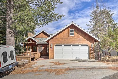 Bears Den Cabin with Fenced-In Yard 5 Mi to Lake