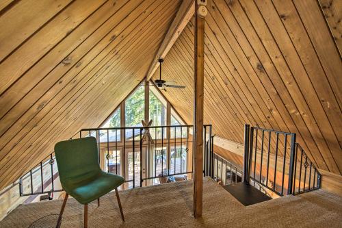 Unique Camano Cabin w/ Mountain + Water Views in Kamano sala (WA)