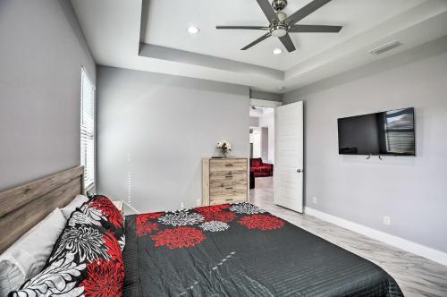 Relaxing Canalside Oasis with Lanai and Backyard! - image 8