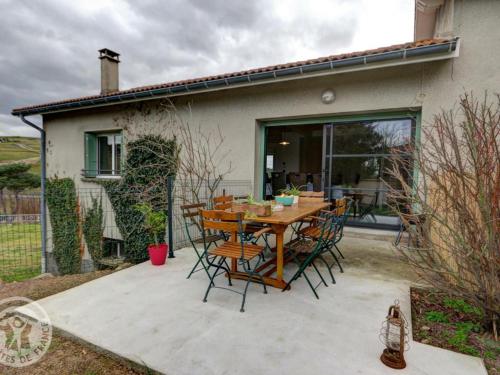 Gîte Saint-Just-Saint-Rambert, 3 pièces, 4 personnes - FR-1-496-208 gîte à louer Unieux