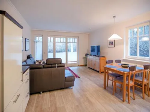 Dünenpark Binz - Komfort 2-Raum-Ferienwohnung mit 1 Schlafzimmer und Terrasse im Erdgeschoss 097 in Binz, Deutschland
