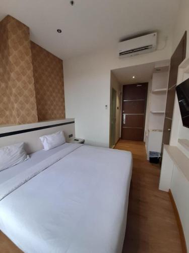 Standard Double Room image 7