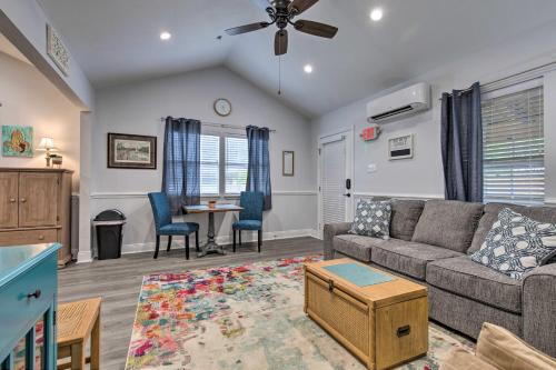 Downtown Ocean Springs Retreat: 1 Mi to Beach! in 密西西比州海洋溫泉 (MS)
