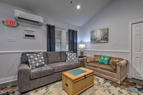 Downtown Ocean Springs Retreat: 1 Mi to Beach! in 密西西比州海洋溫泉 (MS)
