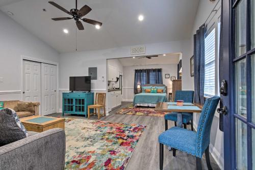 Downtown Ocean Springs Retreat: 1 Mi to Beach! in 密西西比州海洋溫泉 (MS)