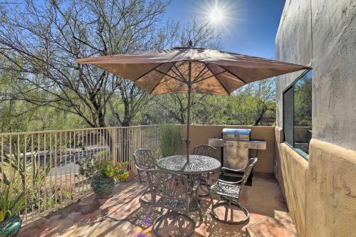 Tucson Home with BBQ and Patio, 5 Mi to A Mountain! near พิพิธภัณฑ์สัตว์ป่านานาชาติ