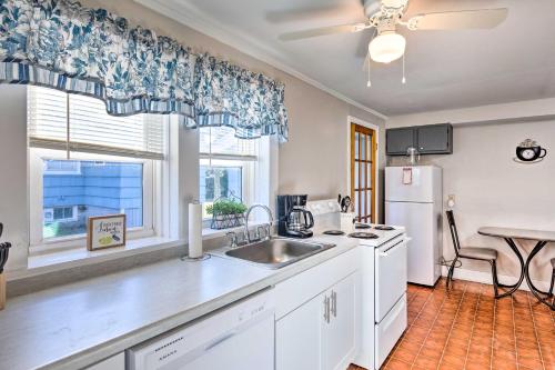 Newport House Less Than 3 Mi to Beaches and Bowens Wharf! in Newport, USA