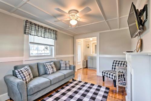 Newport Home Less Than 3 Mi to Beaches Bowens Wharf - main image