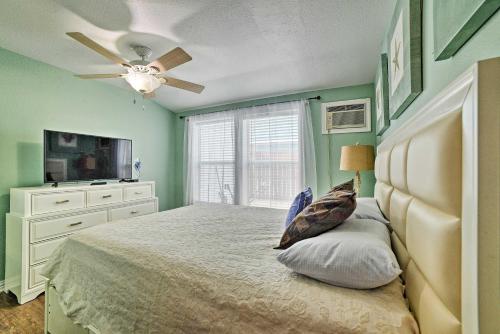 Casa Pescadores Rockport Escape with Bayfront Deck in Rockport, USA