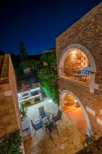 Aretaki villas near Moni Gonias