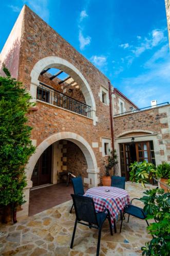 Aretaki villas near Moni Gonias