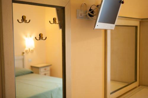 Double Room image 5