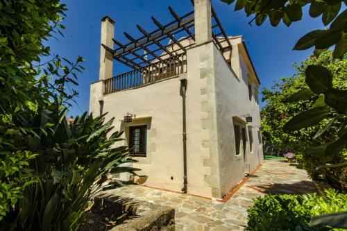 Aretaki villas near Moni Gonias