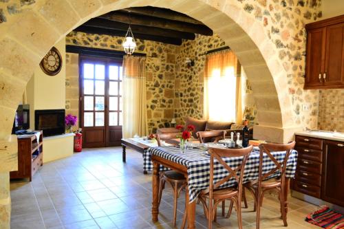 Aretaki villas near Moni Gonias