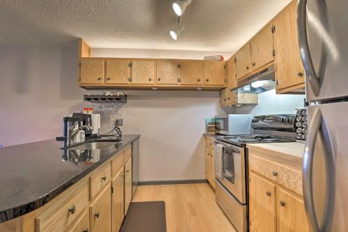 The Jabberwocky Condo with Pool and Sauna Access - image 3